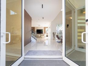 7451 NW 103rd Ct, Doral FL 33178