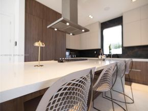 7451 NW 103rd Ct, Doral FL 33178