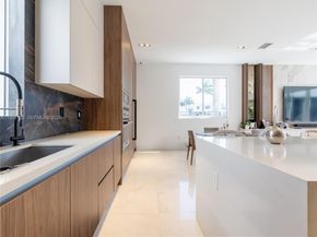 7451 NW 103rd Ct, Doral FL 33178