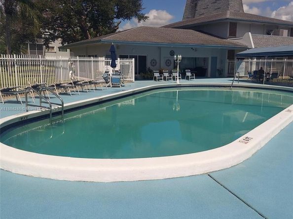 2300 Park Ln 211, Hollywood FL 33021