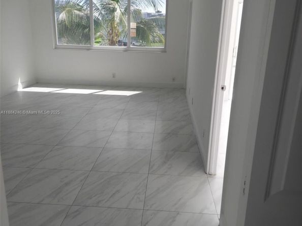 2300 Park Ln 211, Hollywood FL 33021