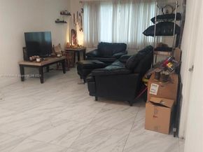 2300 Park Ln 211, Hollywood FL 33021