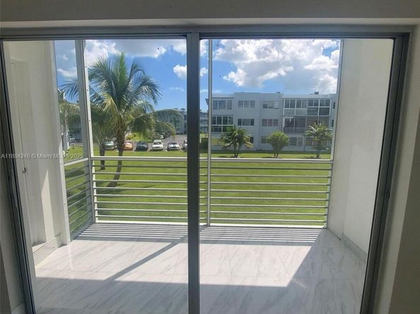 2300 Park Ln 211, Hollywood FL 33021