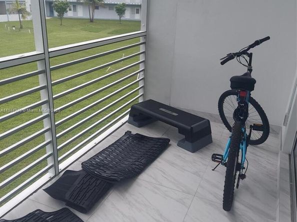 2300 Park Ln 211, Hollywood FL 33021