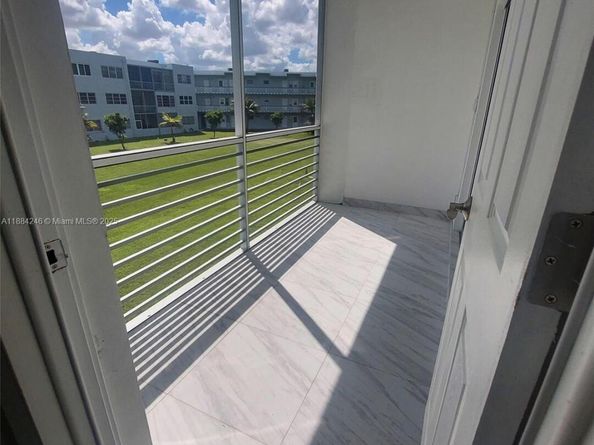 2300 Park Ln 211, Hollywood FL 33021
