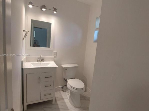 2300 Park Ln 211, Hollywood FL 33021