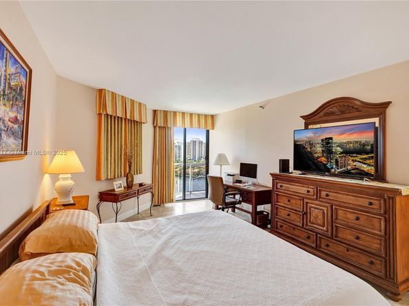 3610 Yacht Club Dr PH07, Aventura FL 33180