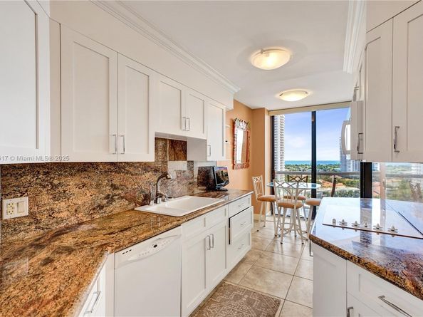 3610 Yacht Club Dr PH07, Aventura FL 33180