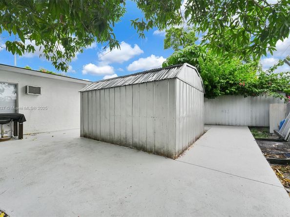 840 NE 4th Pl, Hialeah FL 33010
