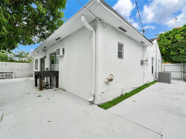 840 NE 4th Pl, Hialeah FL 33010