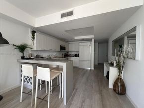 55 SW 9th St 1705, Miami FL 33130