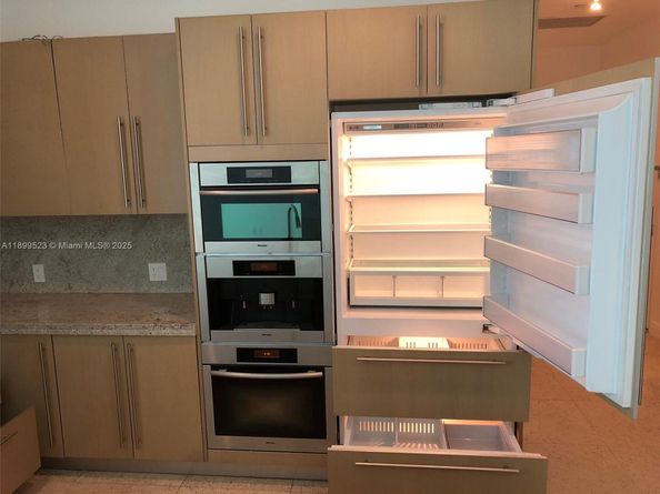 900 Brickell Key Blvd 2205, Miami FL 33131