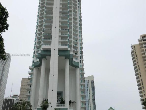 900 Brickell Key Blvd 2205, Miami FL 33131