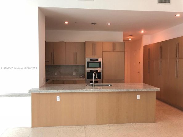 900 Brickell Key Blvd 2205, Miami FL 33131