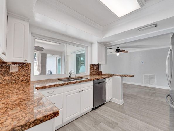 5031 SW 88th Ter, Cooper City FL 33328