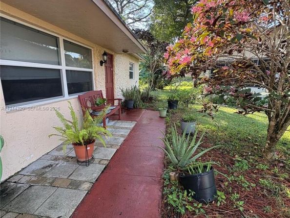 412 SW Natura Ave, Deerfield Beach FL 33441