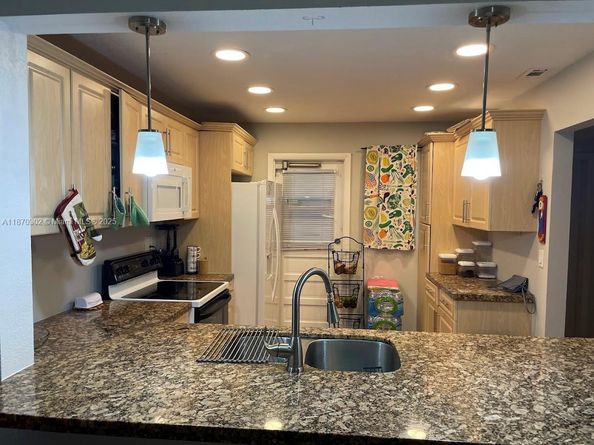 2500 SW 81st Ave 102, Davie FL 33324