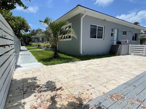 1995 Calais, Miami Beach FL 33141