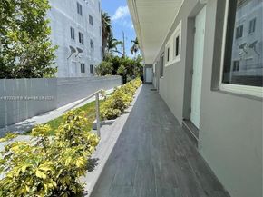 1995 Calais, Miami Beach FL 33141