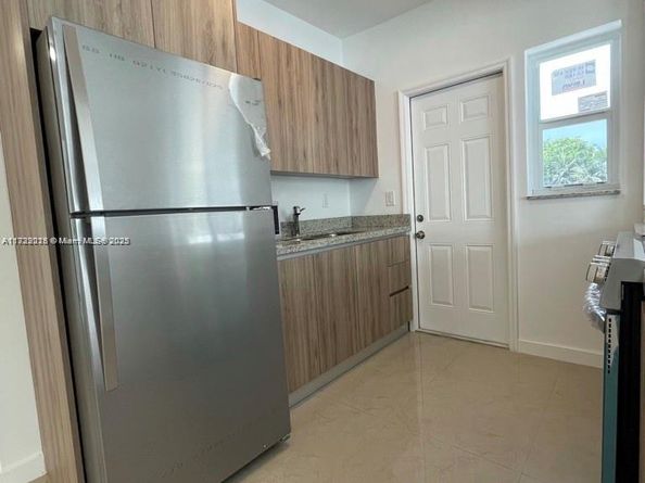 1995 Calais, Miami Beach FL 33141