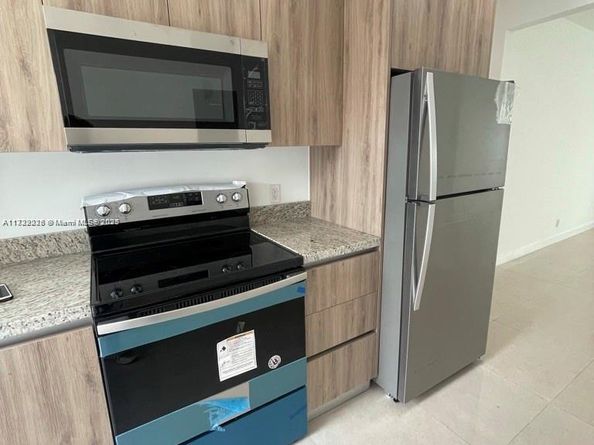 1995 Calais, Miami Beach FL 33141