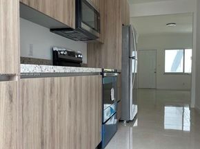 1995 Calais, Miami Beach FL 33141