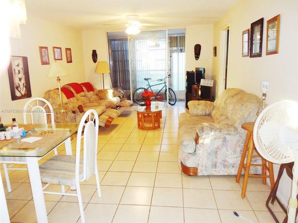 2871 E Sunrise Lakes Dr 104, Sunrise FL 33322