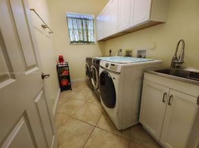 1035 Waterside Cir, Weston FL 33327