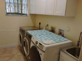 1035 Waterside Cir, Weston FL 33327