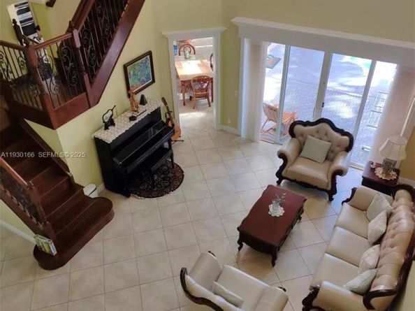 1035 Waterside Cir, Weston FL 33327