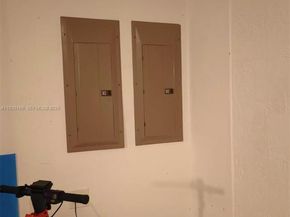 1035 Waterside Cir, Weston FL 33327