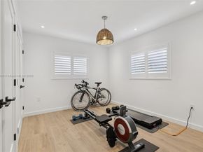 2105 SW 98th Ave, Miami FL 33165