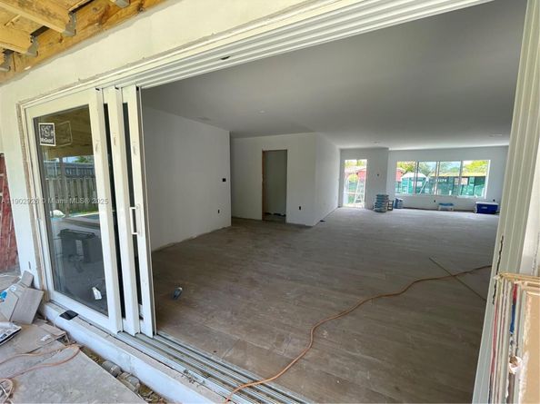 2105 SW 98th Ave, Miami FL 33165