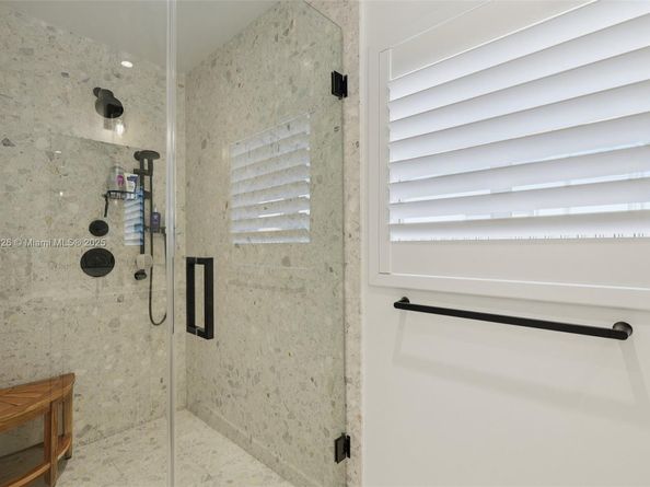 2105 SW 98th Ave, Miami FL 33165