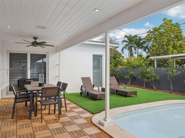 2105 SW 98th Ave, Miami FL 33165