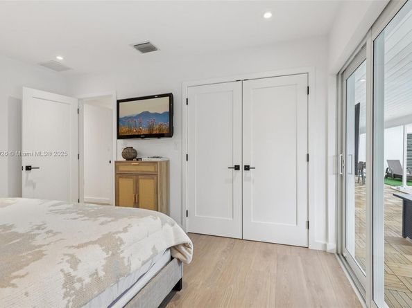 2105 SW 98th Ave, Miami FL 33165