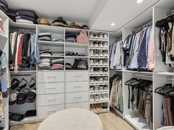 2105 SW 98th Ave, Miami FL 33165