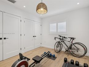 2105 SW 98th Ave, Miami FL 33165