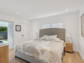 2105 SW 98th Ave, Miami FL 33165