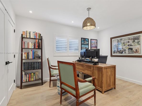 2105 SW 98th Ave, Miami FL 33165