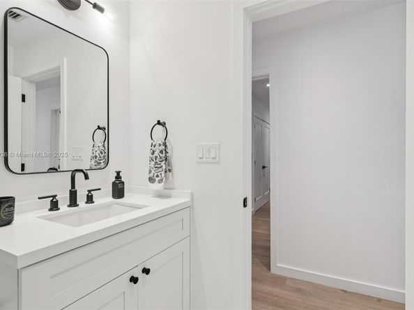 2105 SW 98th Ave, Miami FL 33165