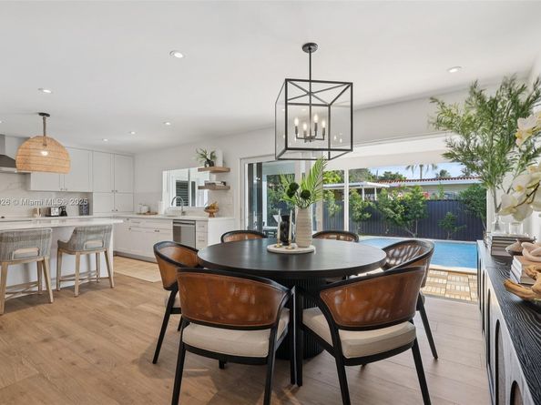 2105 SW 98th Ave, Miami FL 33165