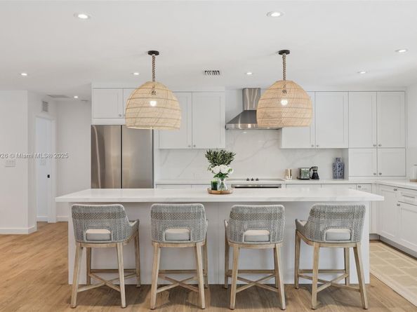 2105 SW 98th Ave, Miami FL 33165