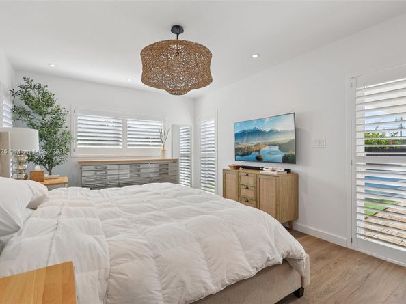 2105 SW 98th Ave, Miami FL 33165