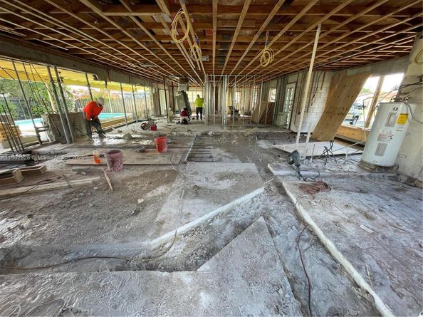 2105 SW 98th Ave, Miami FL 33165