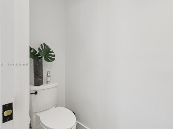 2105 SW 98th Ave, Miami FL 33165