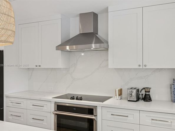 2105 SW 98th Ave, Miami FL 33165