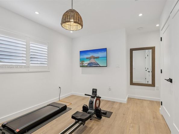 2105 SW 98th Ave, Miami FL 33165