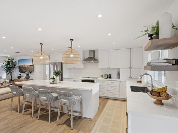 2105 SW 98th Ave, Miami FL 33165