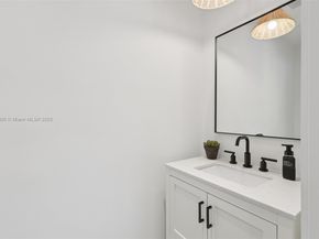 2105 SW 98th Ave, Miami FL 33165